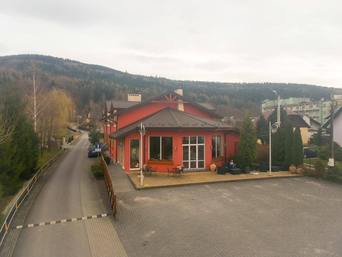 Hotel Krak Myślenice Exteriör bild